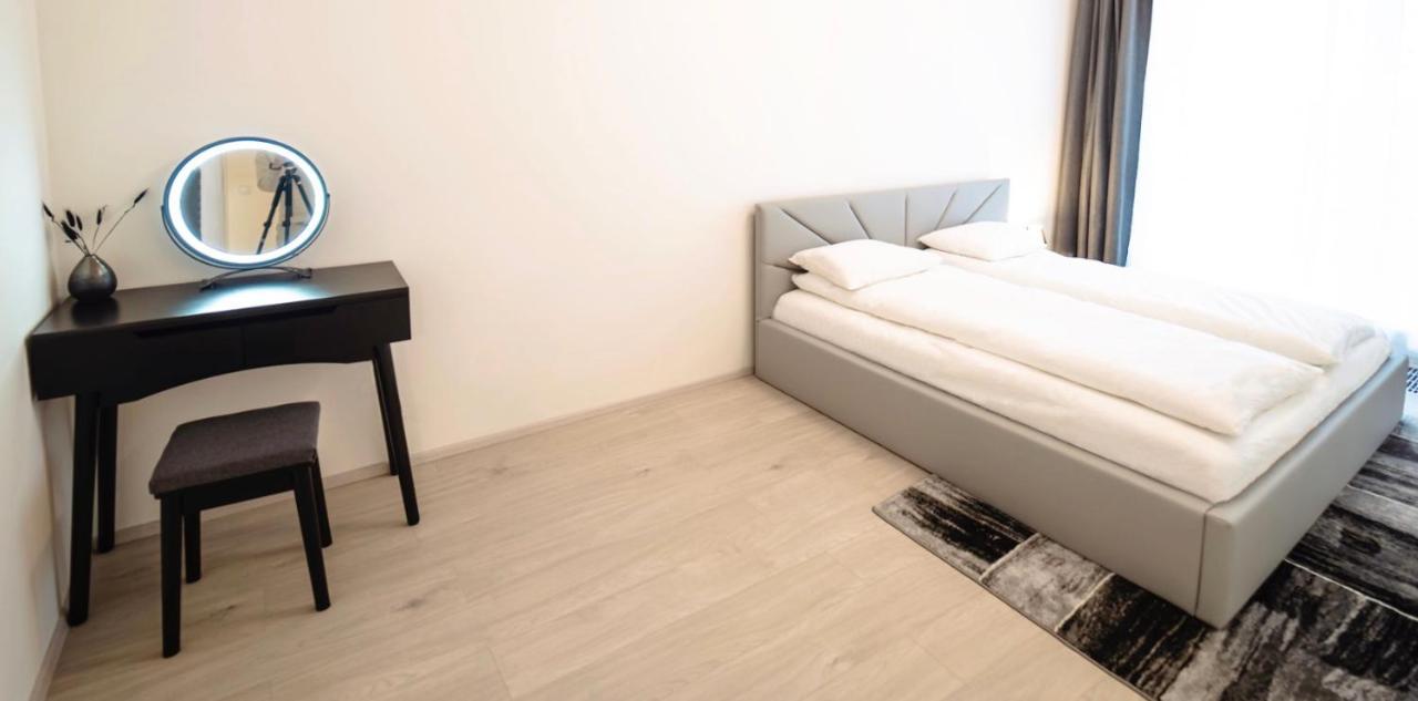 Tran Chien Apartment With Free Private Parking Praha Eksteriør bilde